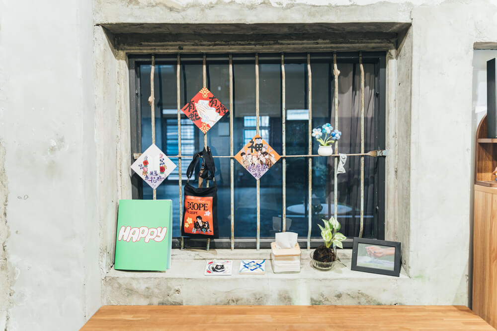 這個小窗戶會隨著不同客人的來到成為不同的風景